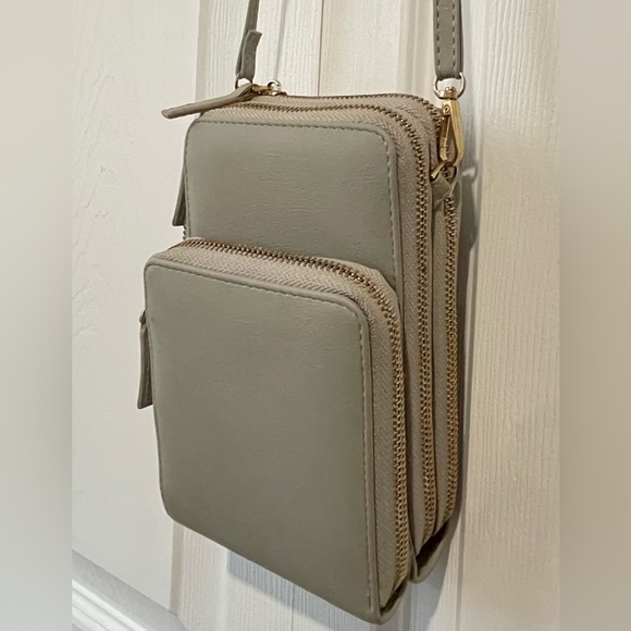 Elegant Cream Crossbody travel Bag - Picture 2 of 5